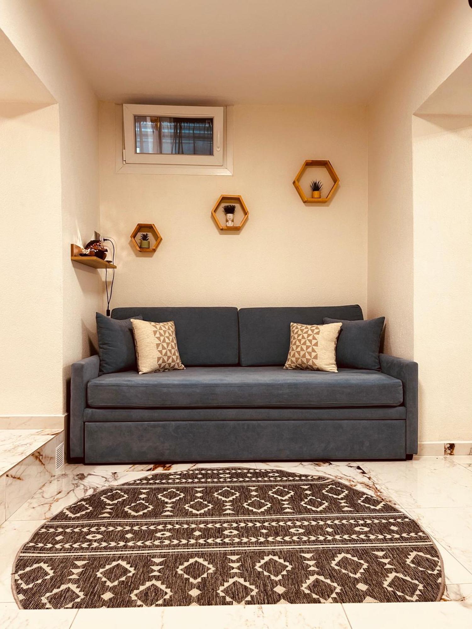 Marble House Apartment *